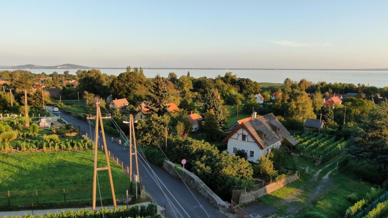 Mogyorosi Apartman Badacsonytördemic Esterno foto